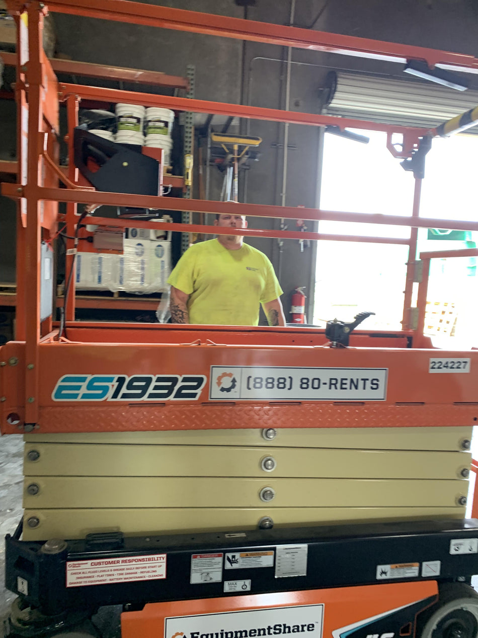 2022 JLG ES1932