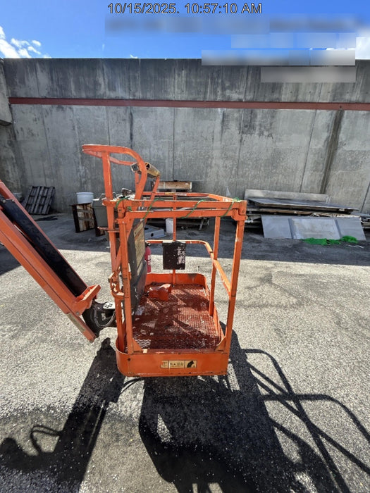 2019 JLG E300AJP