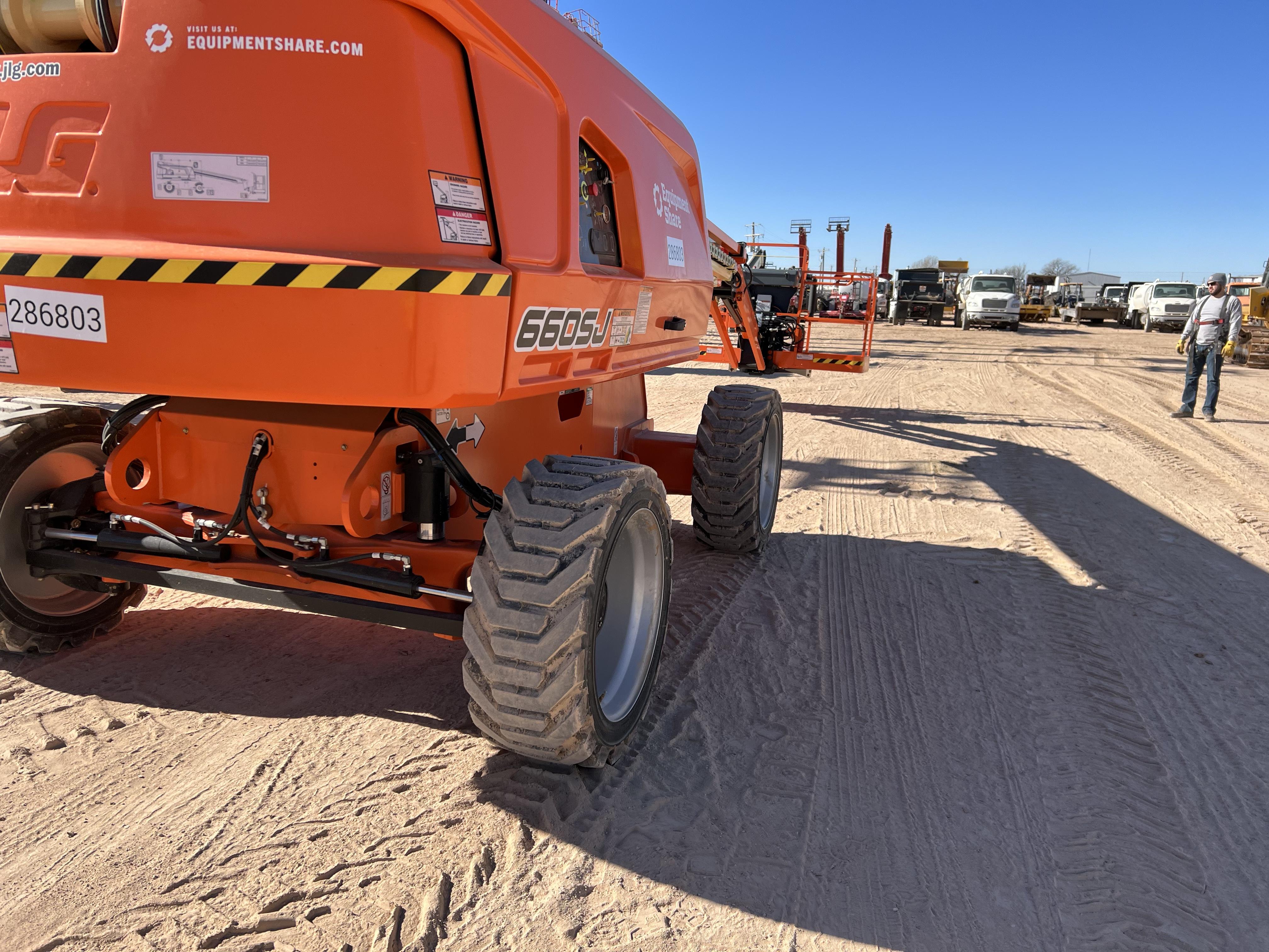 2022 JLG 660SJ