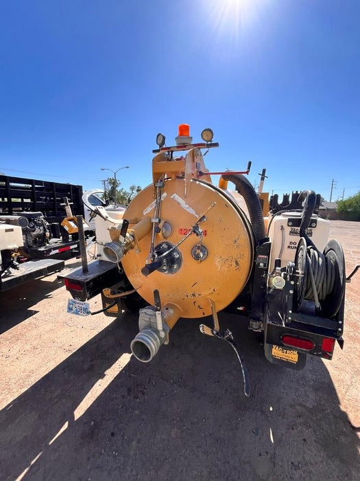 2020 Vac-Tron LP573XDT Tier 4 Kohler Diesel Engine, 500 Gallon Debris Tank w/ Hydraulic Tilt, two (2) 100 Gallon Water Tanks, Low Profile Torsion Axles (12,000 GVWR), Manual Jack Trailer