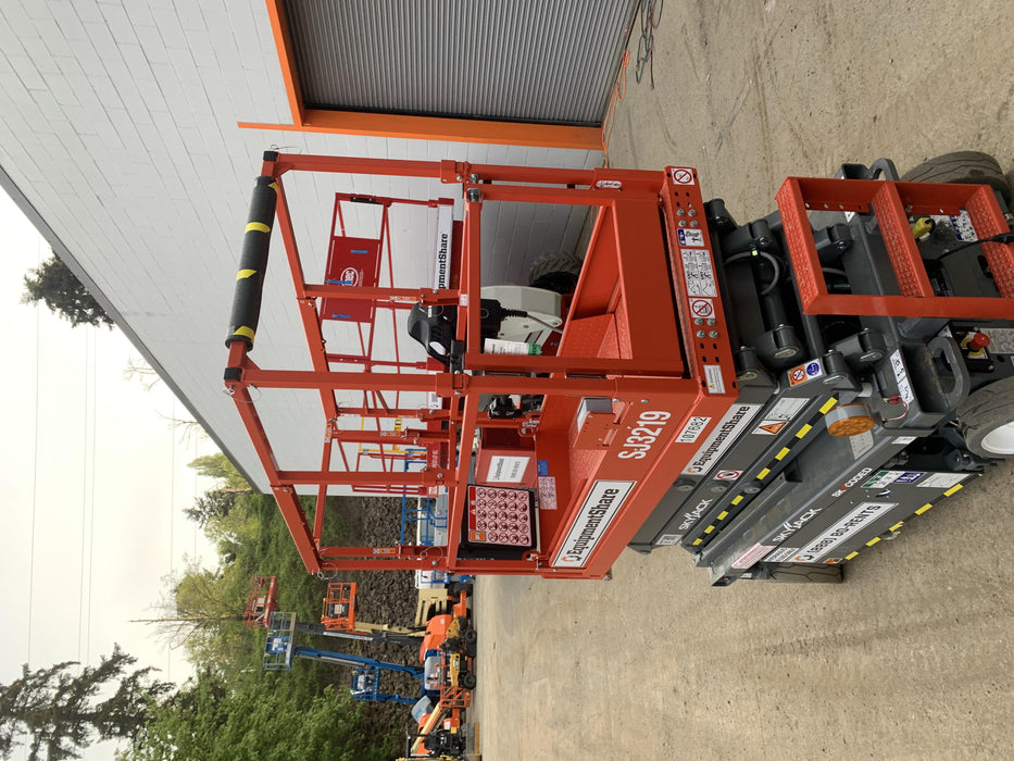 2020 Skyjack SJIII-3219 Solid NM Tires, Half height spring hinged entry gate, Dual Beacons, 800W Inverter