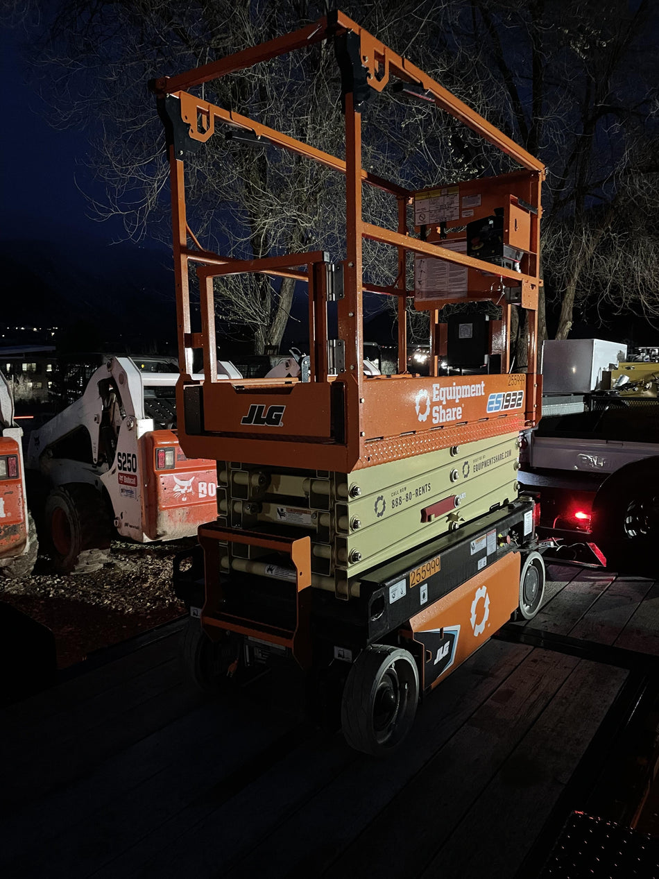 2022 JLG ES1932