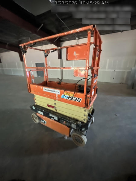 2021 JLG ES1932