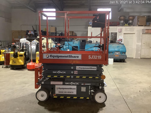 2020 Skyjack SJIII-3219 Solid NM Tires, Half height spring hinged entry gate, Dual Beacons, 800W Inverter