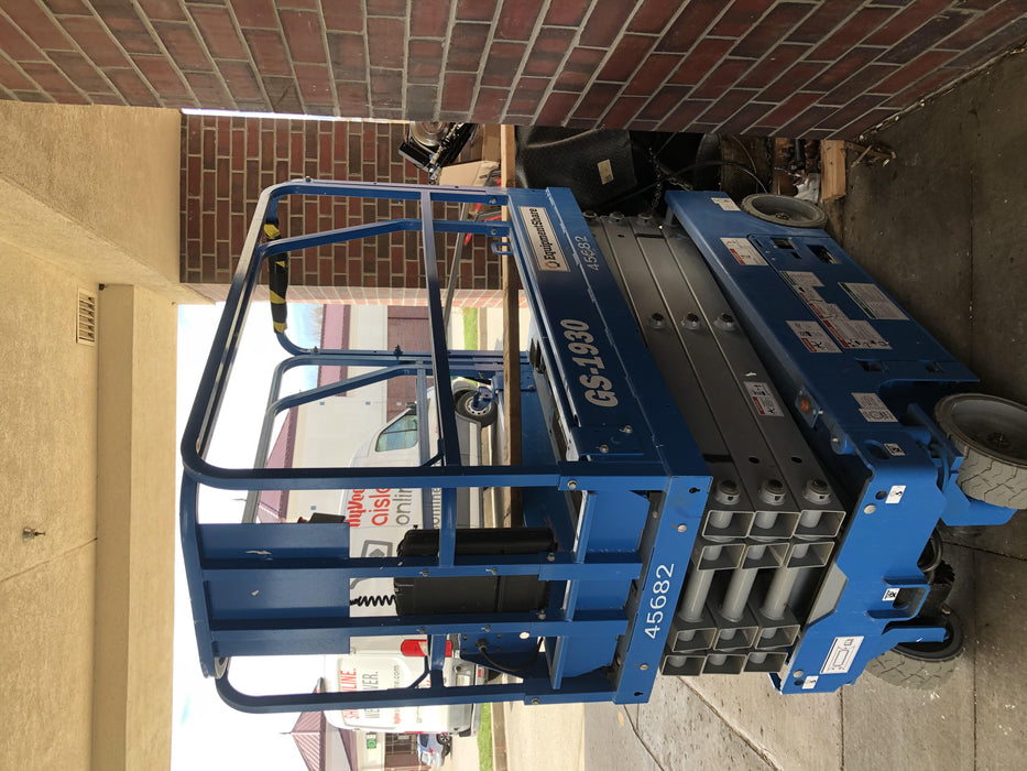 2019 Genie GS-1930 Fixed rails with chain Entry