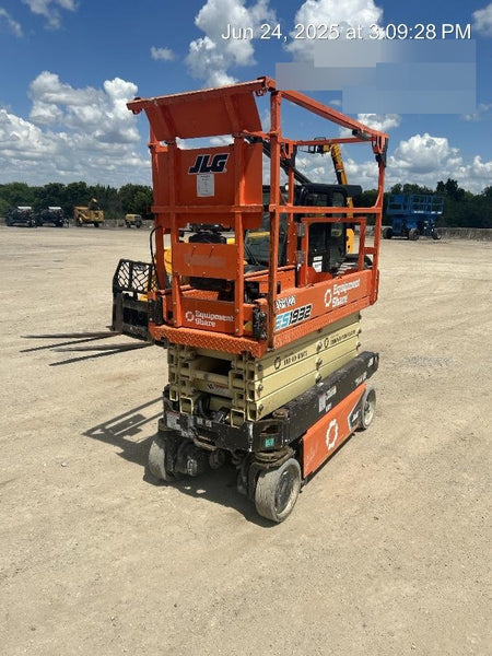 2022 JLG ES1932