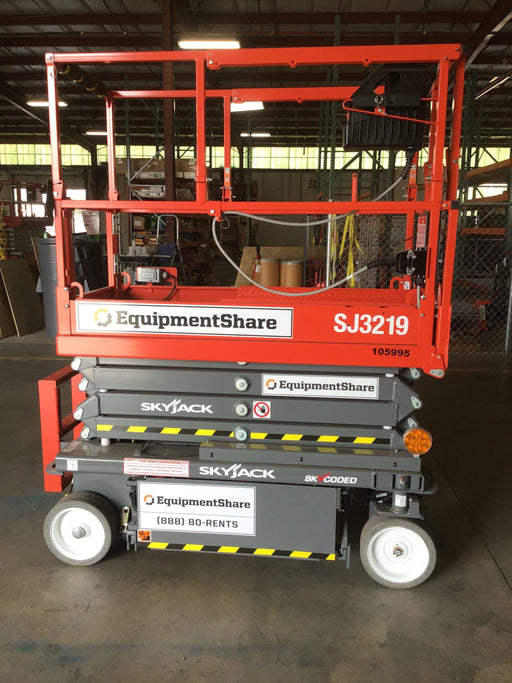 2020 Skyjack SJIII-3219 Solid NM Tires, Half height spring hinged entry gate, Dual Beacons, 800W Inverter