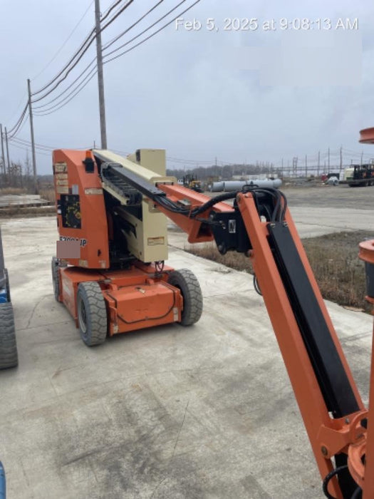 2019 JLG E300AJP