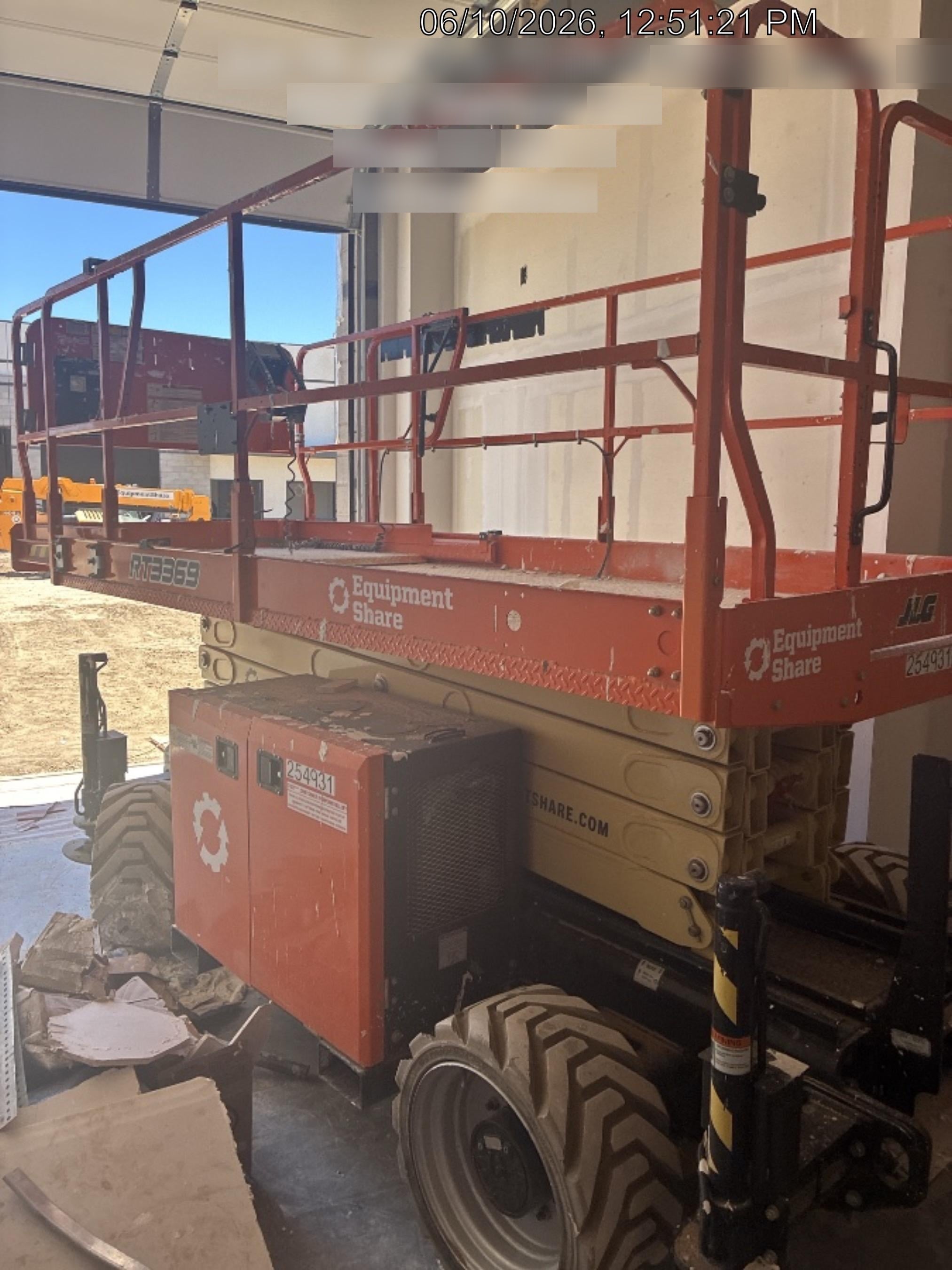 2022 JLG RT3369