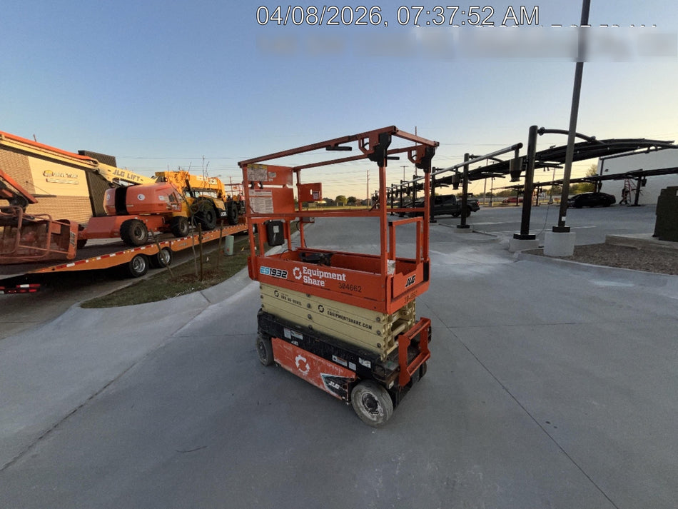2023 JLG ES1932