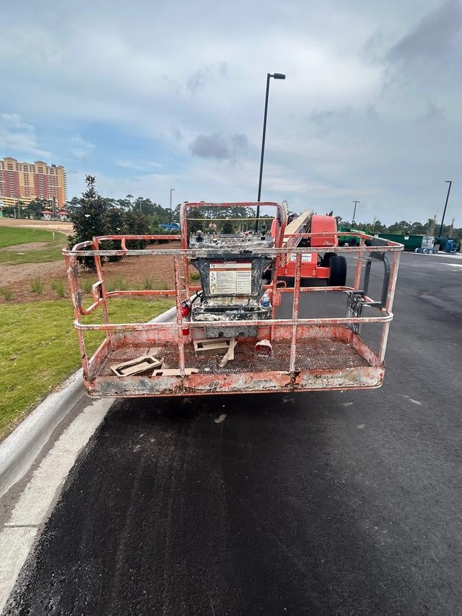 2021 JLG 660SJ