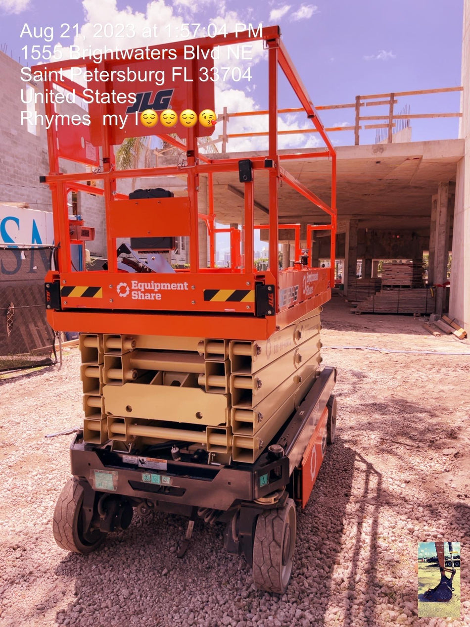 2022 JLG ES3246