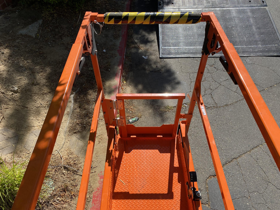 2022 JLG ES1932