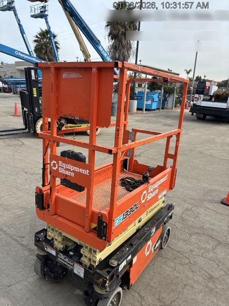 2022 JLG ES1330L