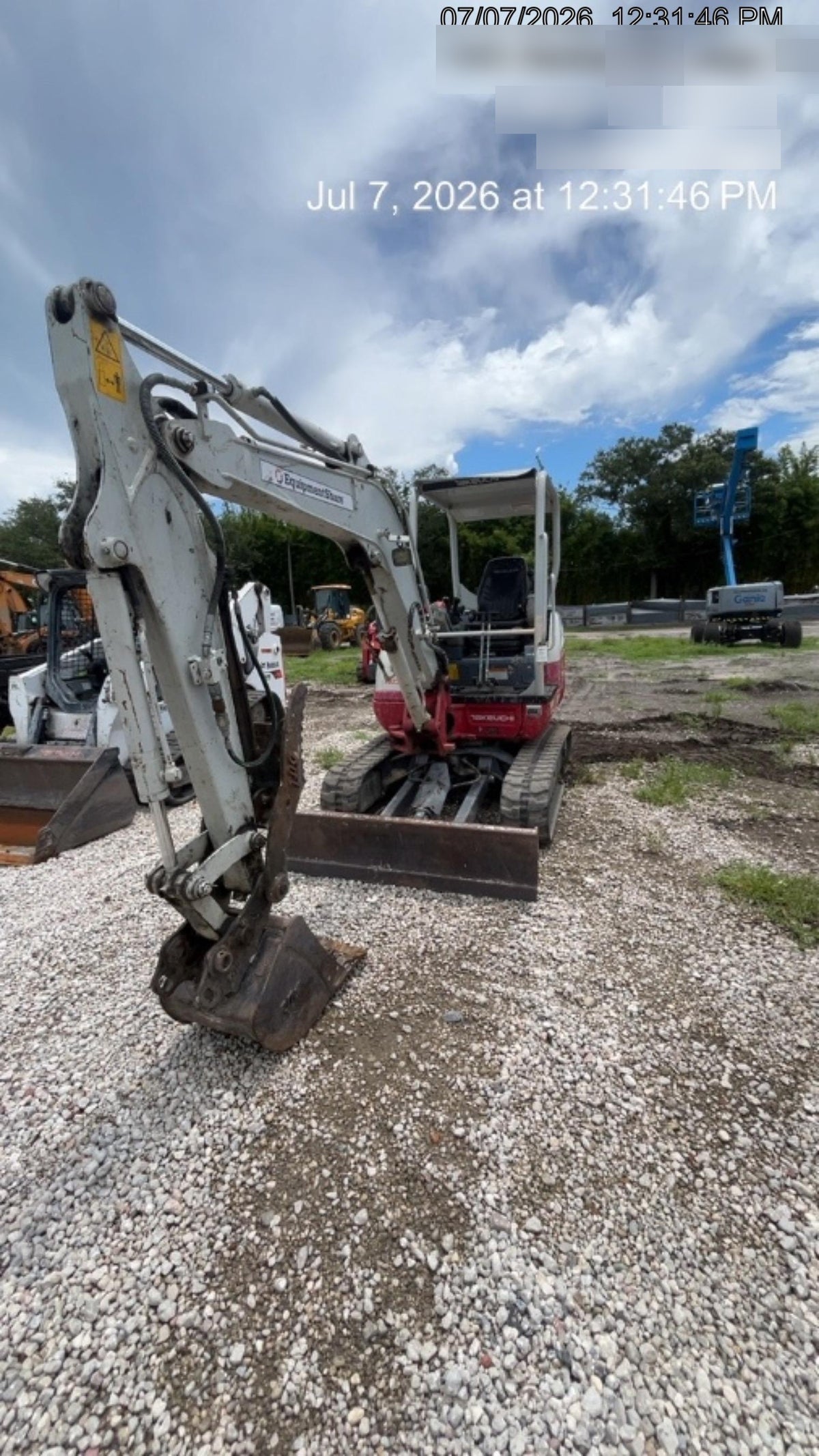 2022 TAKEUCHI TB235-2R