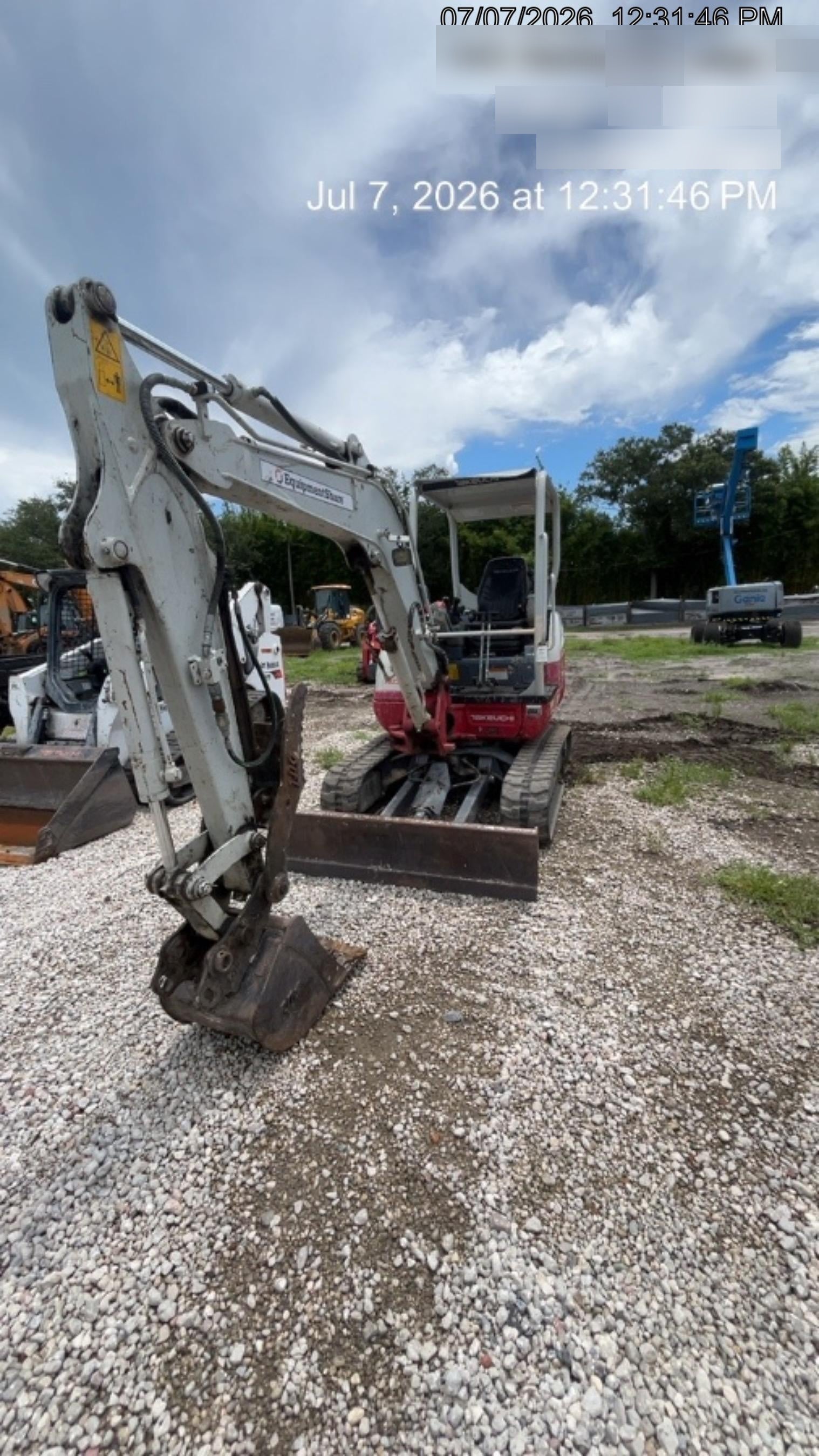 2022 TAKEUCHI TB235-2R