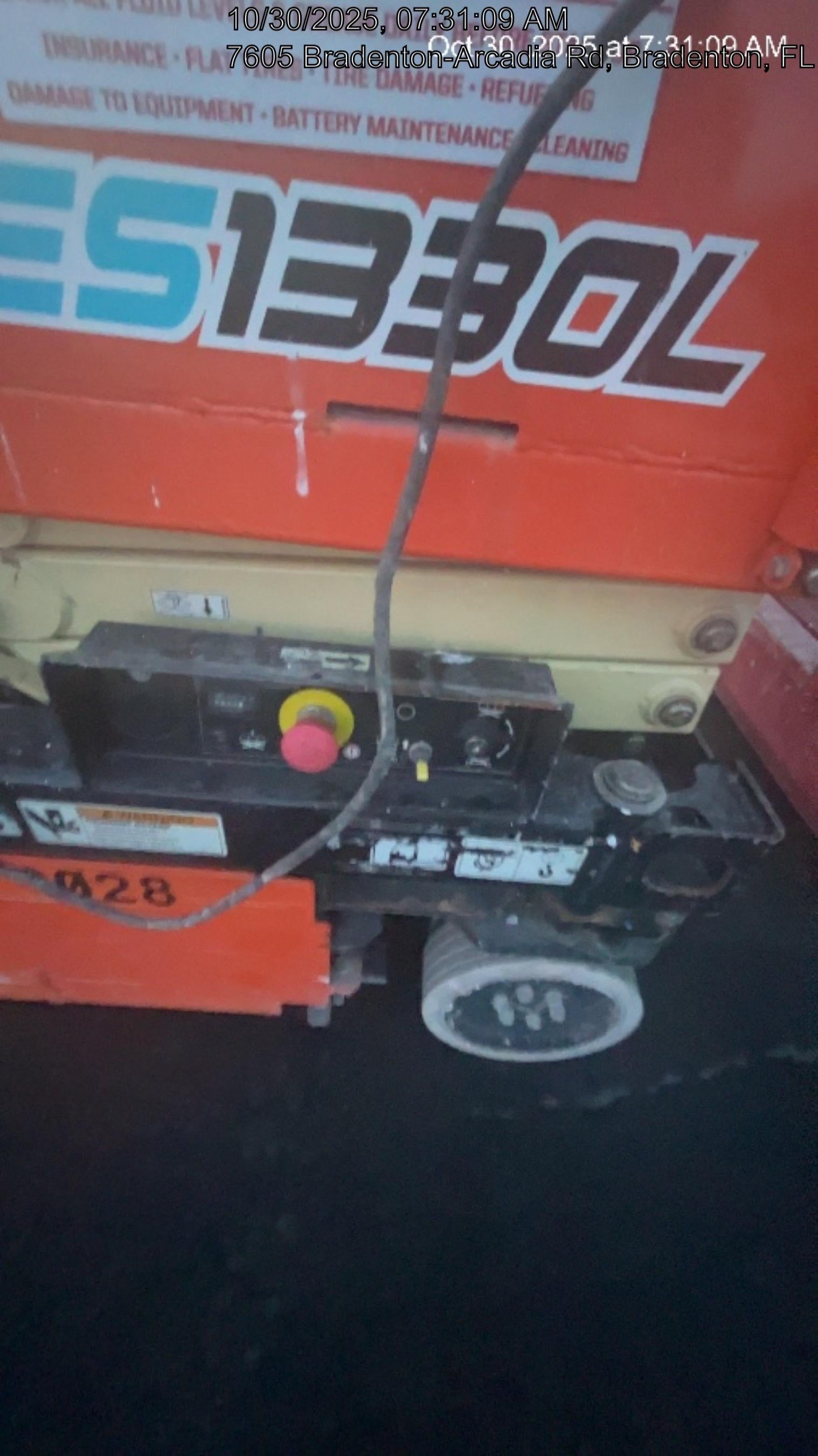 2021 JLG ES1330L