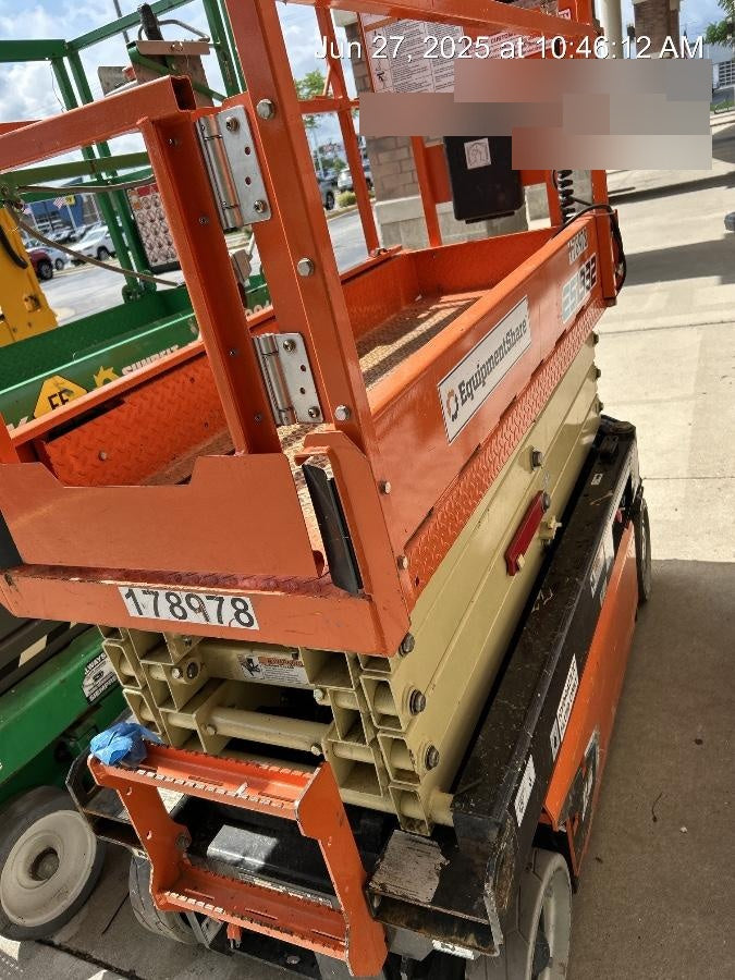 2021 JLG ES1932