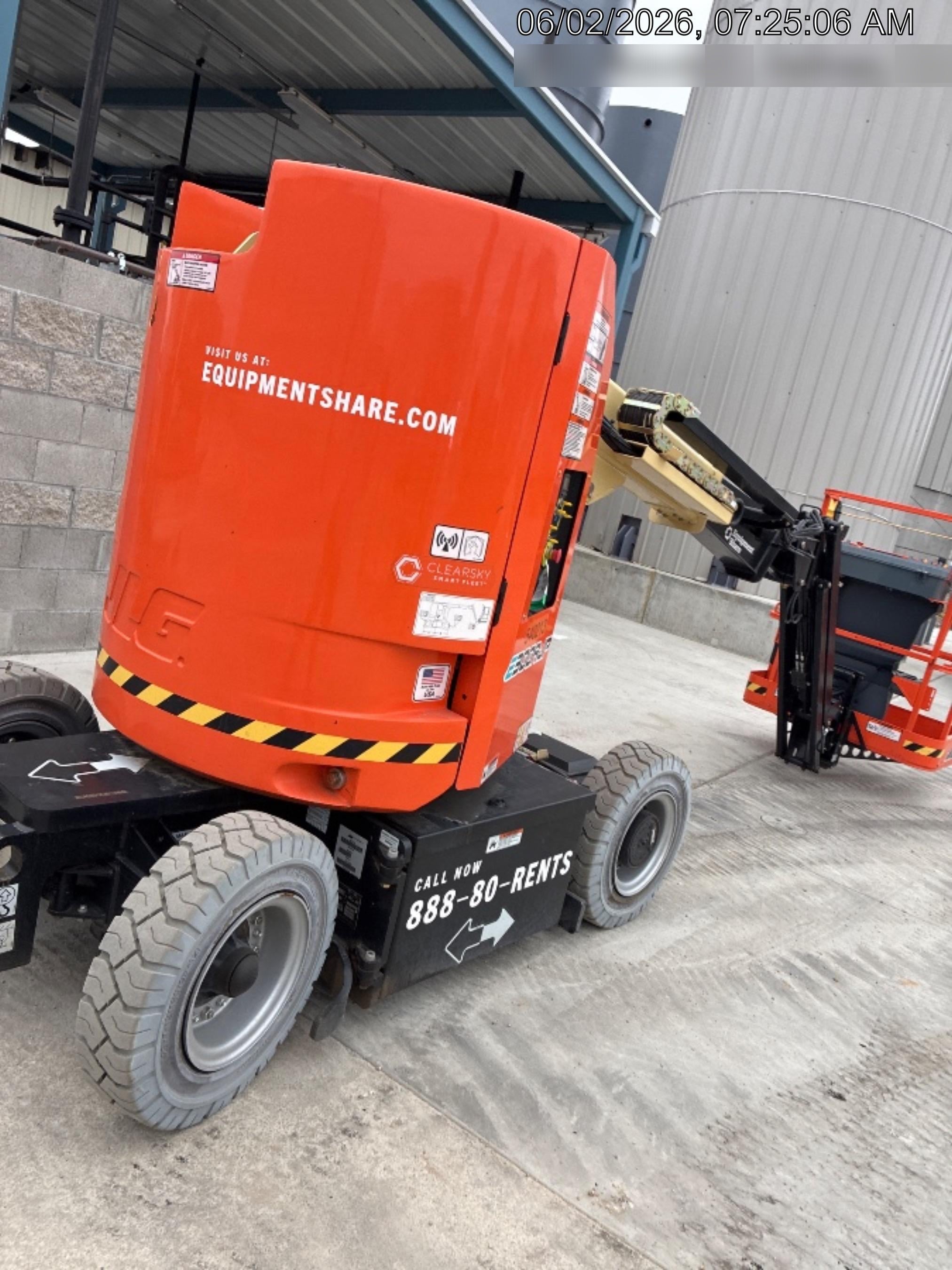 2025 JLG E300AJP