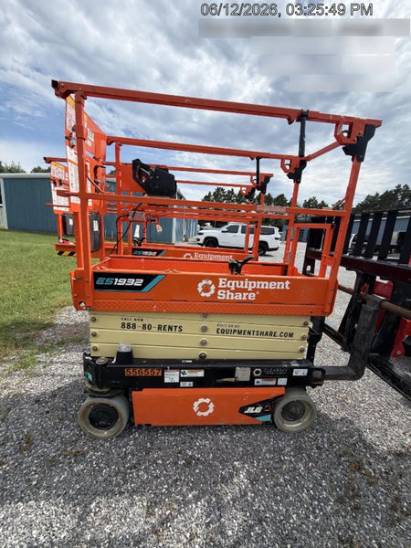 2025 JLG ES1932