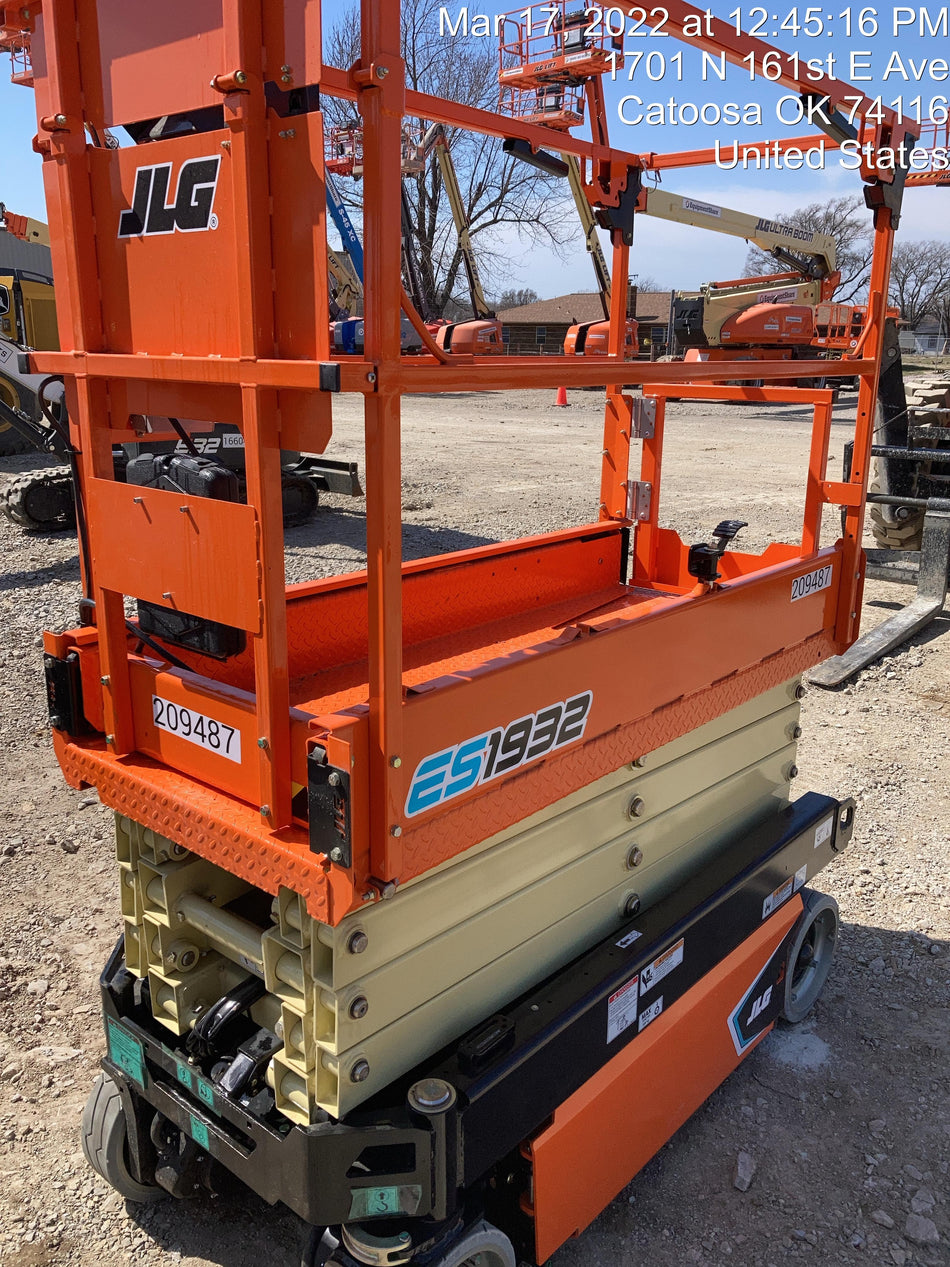 2022 JLG ES1932