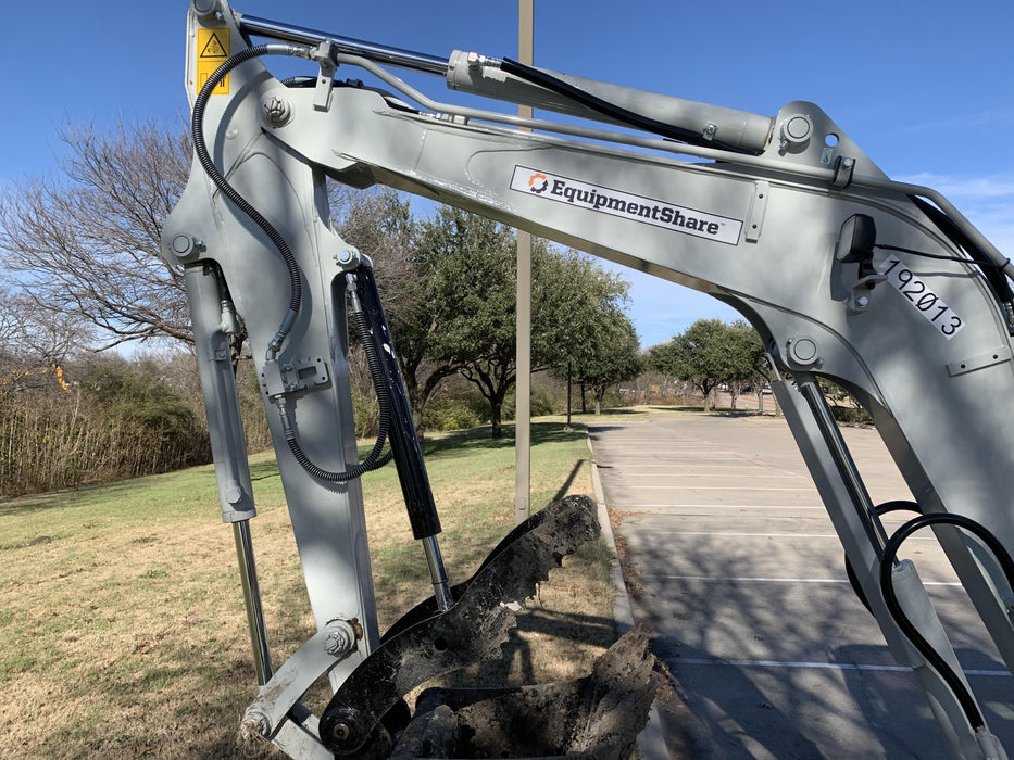 2021 TAKEUCHI TB235-2CR