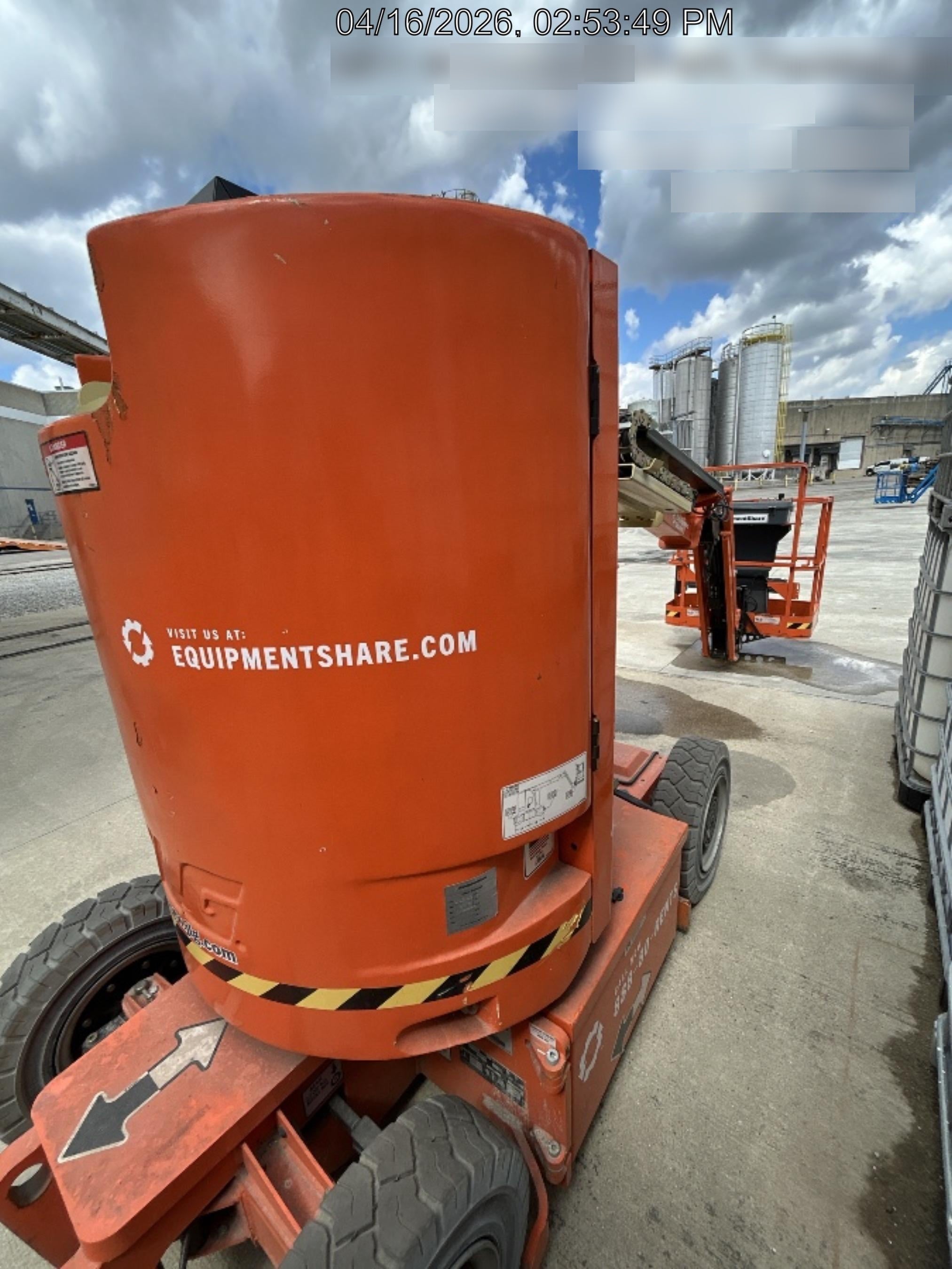 2023 JLG E300AJP