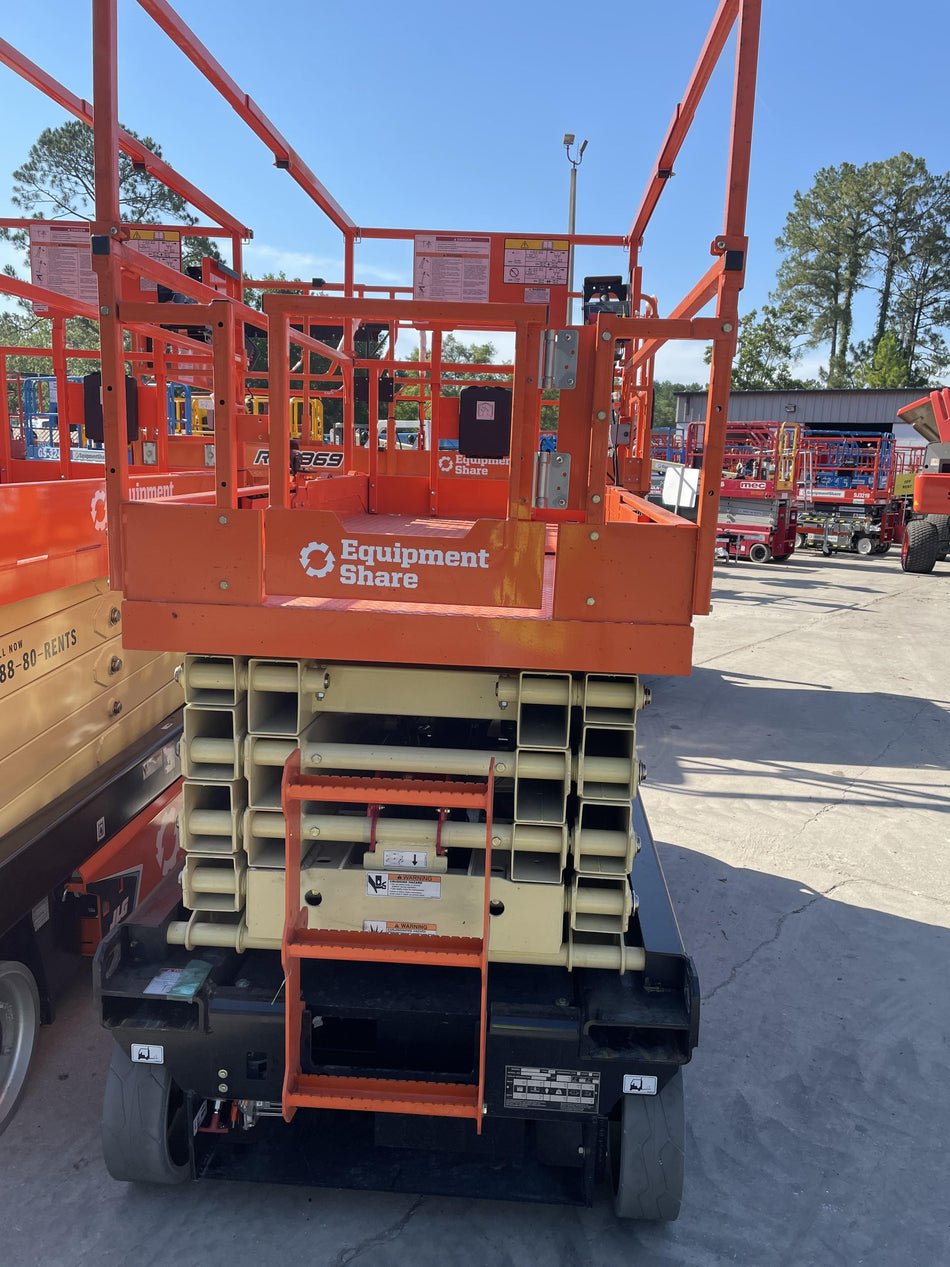 2022 JLG ES3246