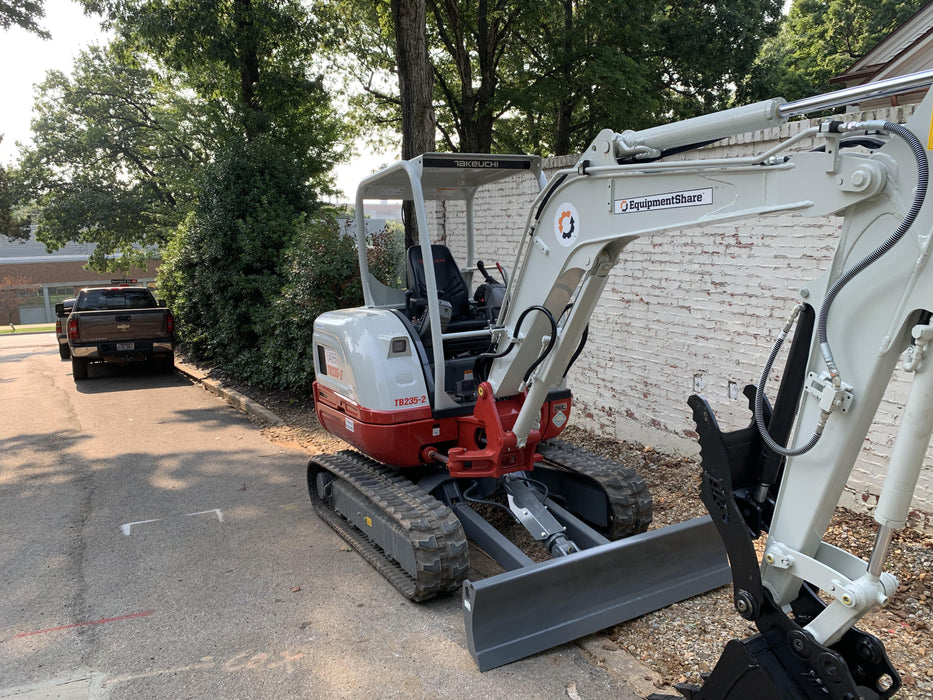 2021 TAKEUCHI TB235-2R