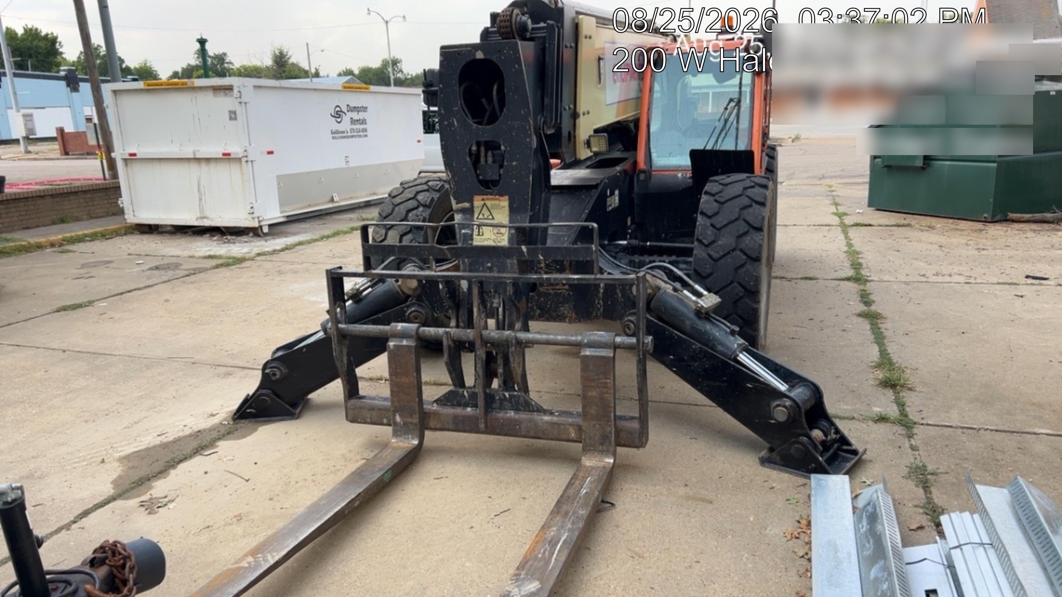 2016 JLG 1055