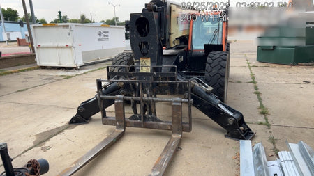 2016 JLG 1055
