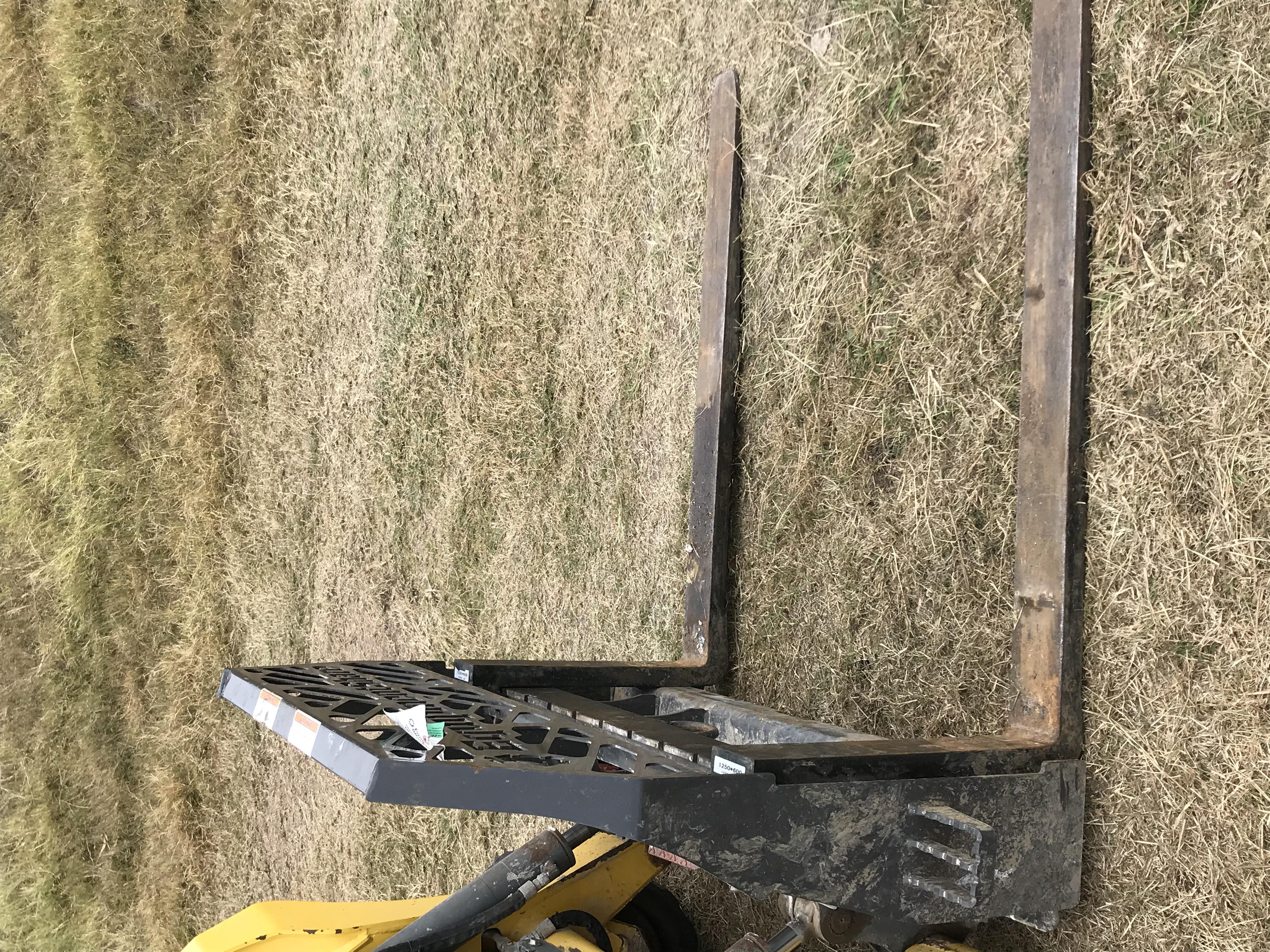 2020 EMKAY 48" Pallet Forks - Emkay