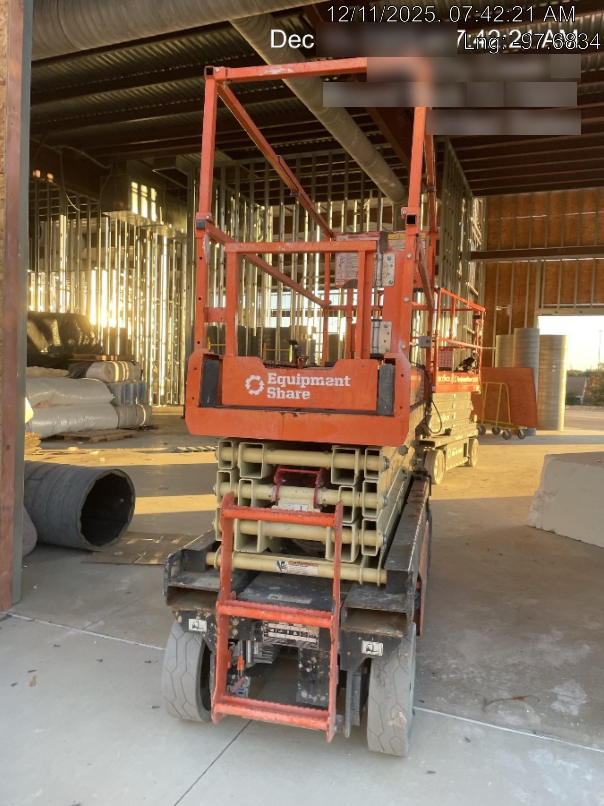 2023 JLG ES2632