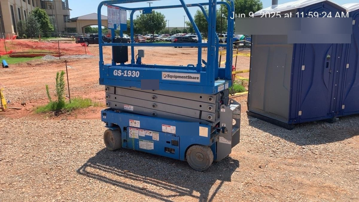 2019 Genie GS-1930 Fixed rails with chain Entry