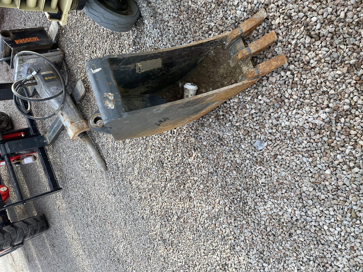 2020 TAG MANUFACTURING 18" Bucket - Tag