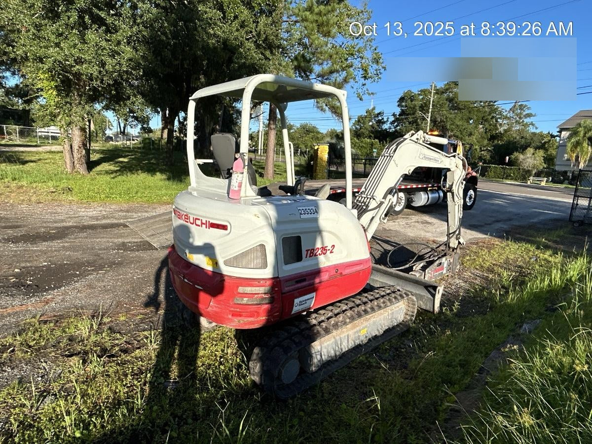 2022 TAKEUCHI TB235-2R