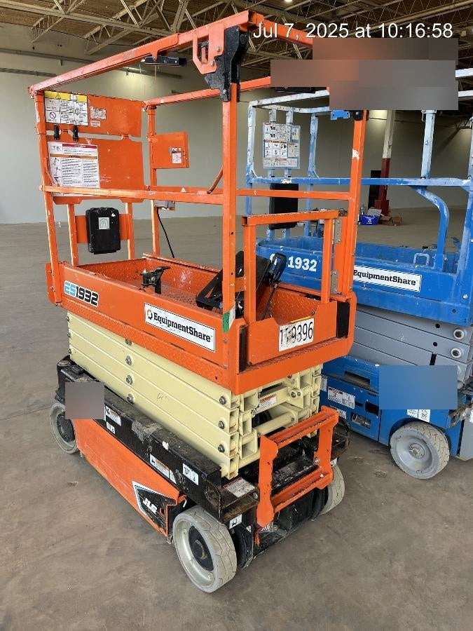 2021 JLG ES1932