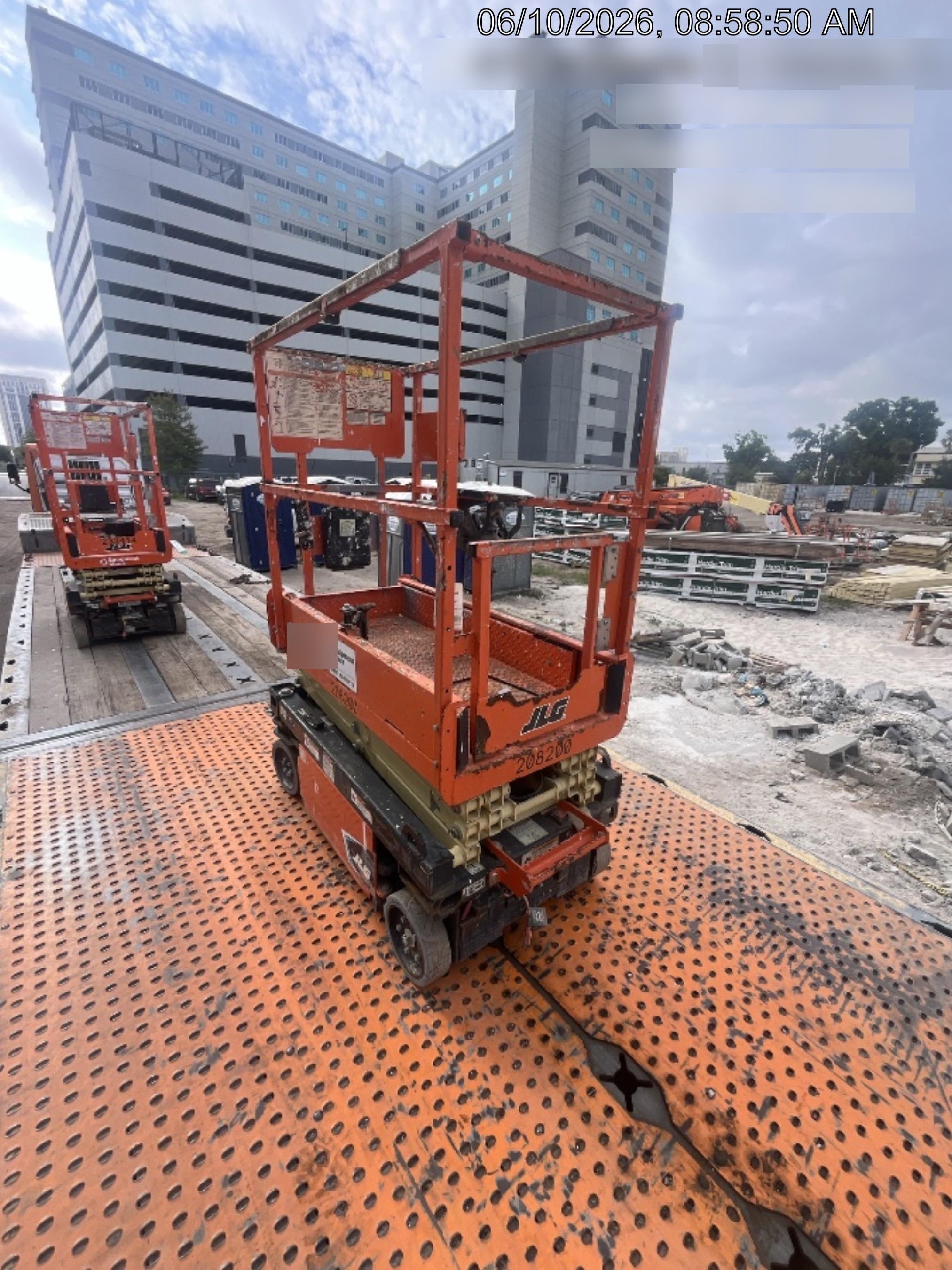2022 JLG ES1330L