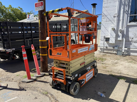 2022 JLG ES1932