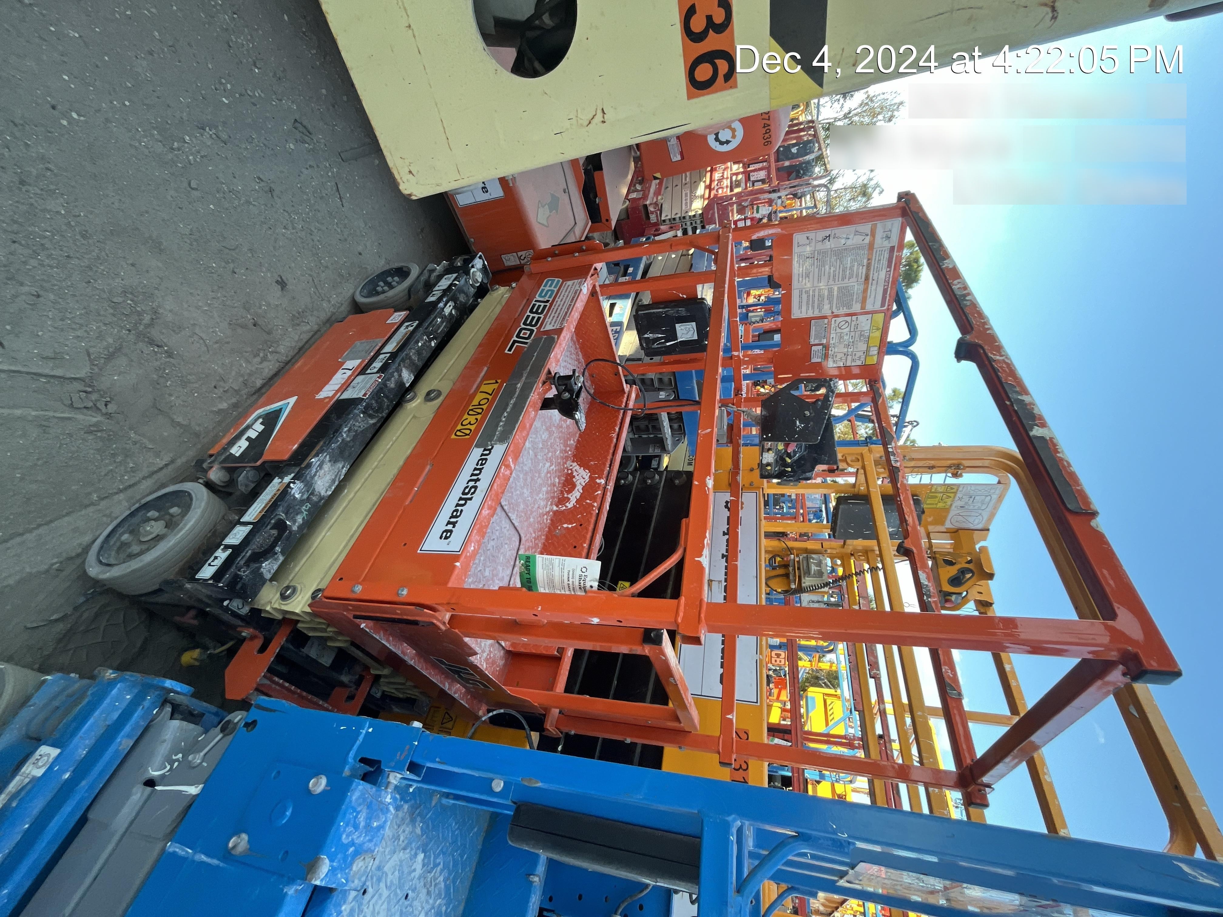 2021 JLG ES1330L