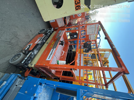 2021 JLG ES1330L