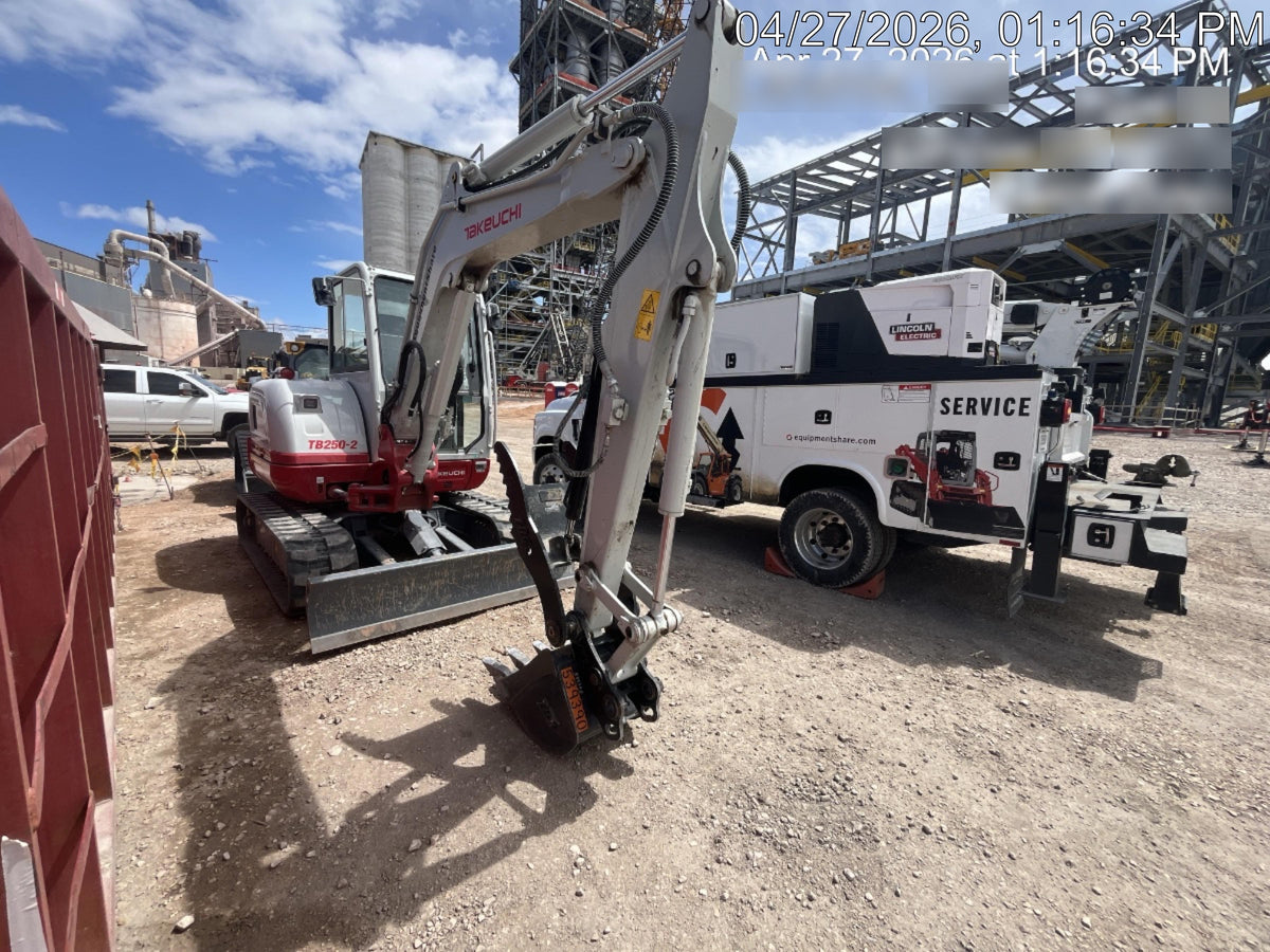 2025 TAKEUCHI TB250-2CR