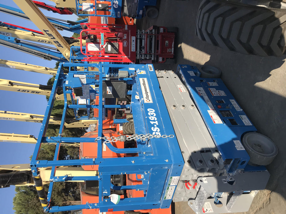 2020 Genie GS-1930 Solid Non Marking Tires, Beacon, Folding rails with half height swing gate, 800W Inverter