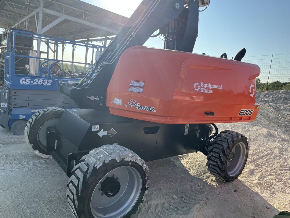 2023 JLG 600S