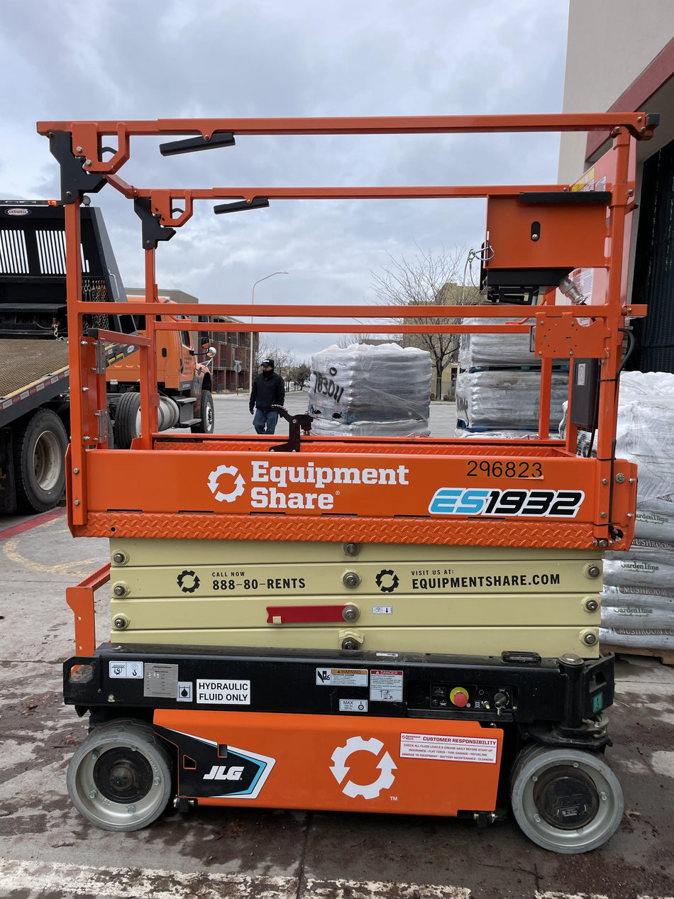 2023 JLG ES1932