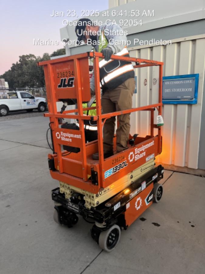 2022 JLG ES1330L