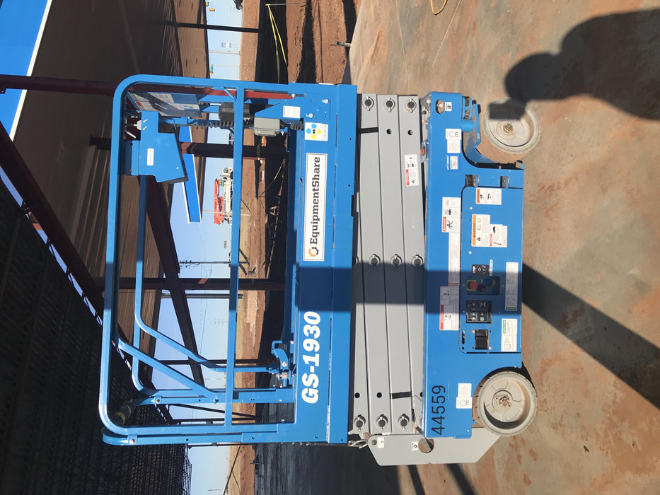 2019 Genie GS-1930 Fixed rails with chain Entry