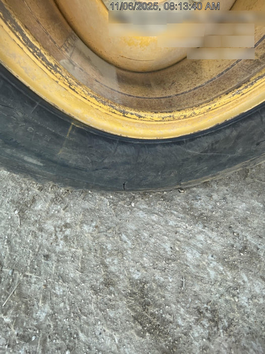 2019 John Deere 624L 4yd Wheel Loader, Cab/Heat/Air, 3 Function Hydraulics, JRB Hydraulic QC, QC 4yd bucket w/smooth cutting edge, QC Carriage, 72" Fork Tines, 5yr/5,000hr Powertrain and Hydraulics extended warranty