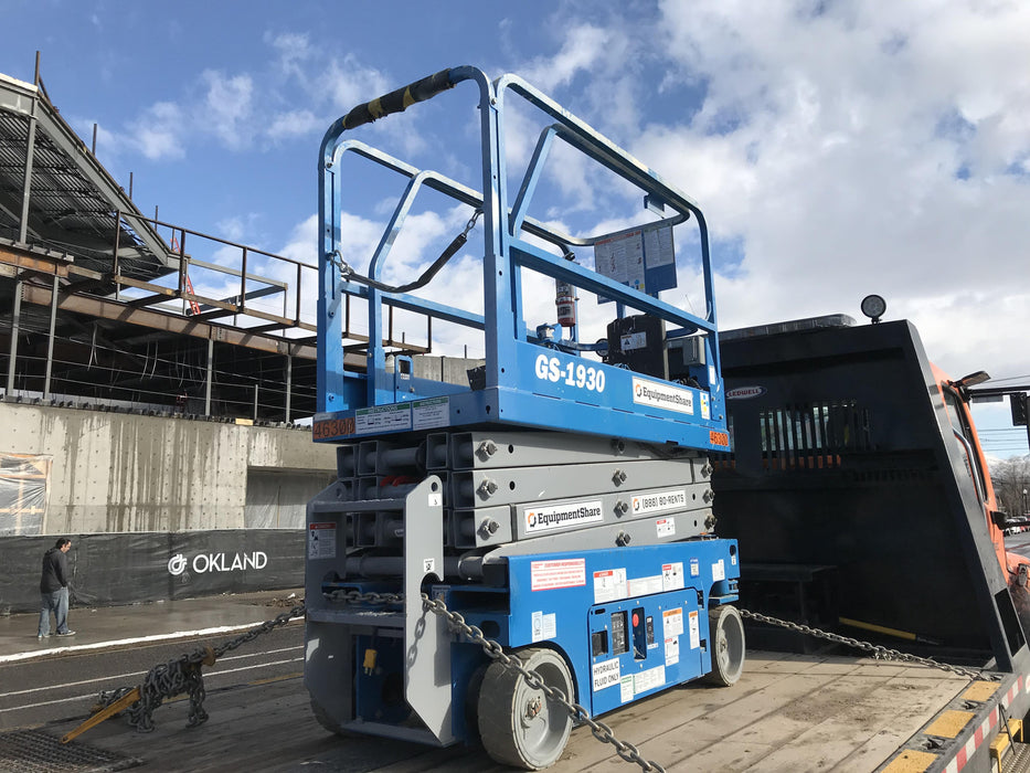 2019 Genie GS-1930 Fixed rails with chain Entry