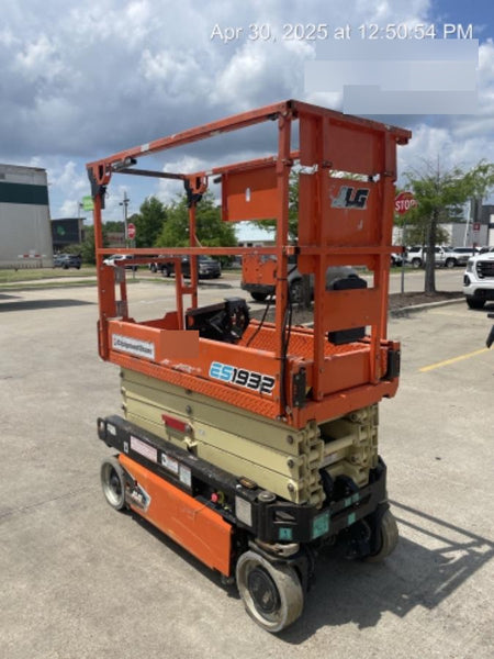 2022 JLG ES1932